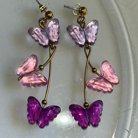 Magical Lucite Butterfly 🦋 Earrings - Picture 4 of 6